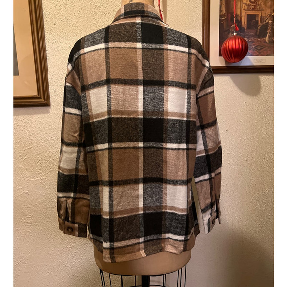 Women's Tan Plaid Button Down Shacket Jacket NWOT Size M - Picture 4 of 12